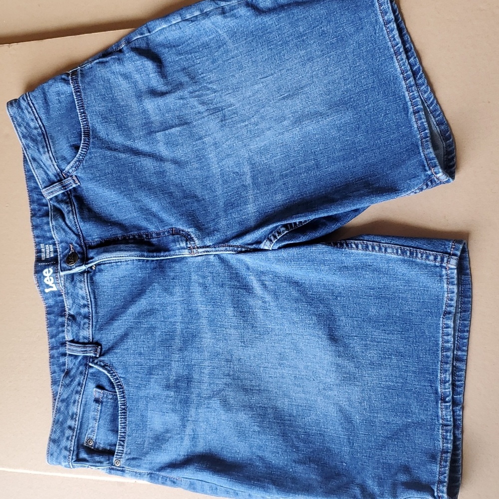 Lee Regular fit distressed Bermuda jean shorts Size 20 Preloved EUC